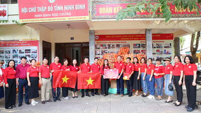 Khởi công xây dựng nhà Chữ thập đỏ và trao tặng áo phao cho người dân có hoàn cảnh khó khăn trên địa bàn tỉnh Ninh Bình