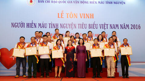 Tôn vinh 100 người hiến máu tiêu biểu Việt Nam năm 2016