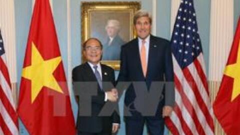 Chủ tịch Quốc hội Nguyễn Sinh Hùng gặp Ngoại trưởng John Kerry