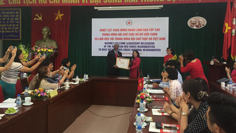Phó Chủ tịch cấp cao Trung ương Hội Chữ thập đỏ Mỹ thăm và làm việc với Trung ương Hội Chữ thập đỏ Việt Nam