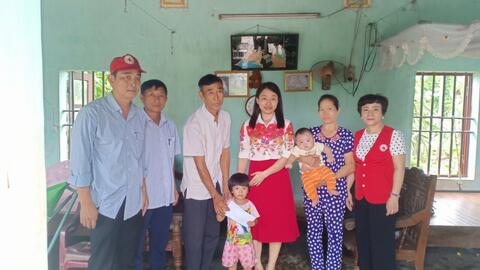 Hội Chữ thập đỏ tỉnh Ninh Bình phối hợp cùng các nhà hảo tâm trao tặng hỗ trợ cho các địa chỉ nhân đạo trên địa bàn tỉnh