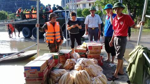 Hội Chữ thập đỏ tỉnh Ninh Bình kịp thời hỗ trợ nhân dân vùng lũ hai huyện Nho Quan và Gia Viễn