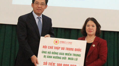 Hội Chữ thập đỏ Trung Quốc ủng hộ 100.000 đô-la Mỹ giúp đồng bào miền Trung Việt Nam