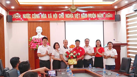 Câu lạc bộ Blouse Trắng + ngành Y tế Ninh Bình gặp mặt, tri ân tình nguyện viên hiến máu tiêu biểu