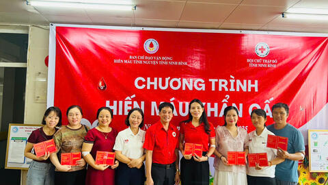 NGÀY CHỦ NHẬT RỰC RỠ VỚI TRÊN 600 TÌNH NGUYỆN VIÊN ĐĂNG KÝ HIẾN MÁU TẠI 2 ĐIỂM TỔ CHỨC TRONG TỈNH