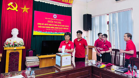 HỘI CHỮ THẬP ĐỎ TỈNH NINH BÌNH ỦNG HỘ ĐỒNG BÀO VÙNG LŨ