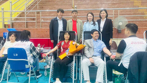 NGÀY ĐẦU TIÊN CỦA THÁNG 11 HƠN 2.200 ĐƠN VỊ MÁU ĐƯỢC TIẾP NHẬN TRONG “NGÀY HỘI HIẾN MÁU TÌNH NGUYỆN” TRÊN ĐỊA BÀN TỈNH