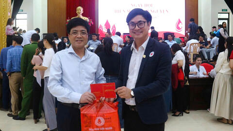 Các điểm xã: Vụ Bản, Vĩnh Trụ, Ý Yên, Nam Lý hiến tặng trên 1.200 đơn vị máu