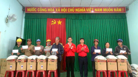 HỘI CHỮ THẬP ĐỎ TỈNH NINH BÌNH TRAO 500 SUẤT QUÀ HỖ TRỢ ĐỒNG BÀO BỊ ẢNH HƯỞNG MƯA LŨ TẠI GIA LAI