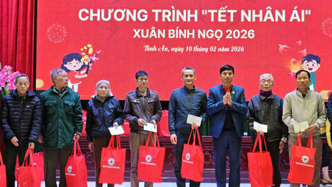 Hội Chữ thập đỏ tỉnh Ninh Bình phối hợp trao tặng 100 suất quà Tết Nhân ái tại xã Bình An