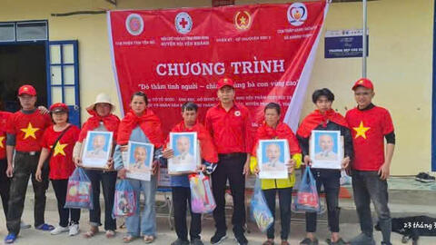 Chương trình "Đỏ thắm tình người - Chia sẻ cùng bà con vùng cao" tỉnh Lai Châu.